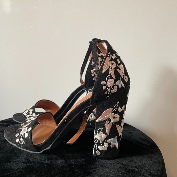 Floral Embroidered Black Heel Sandal - Picture 1 of 3